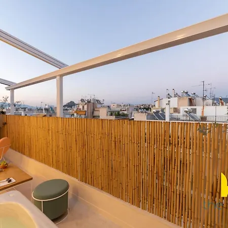 Nest: & Sea Views, Patio & Hottub *