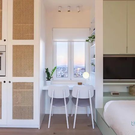 Nest: & Sea Views, Patio & Hottub Apartment
