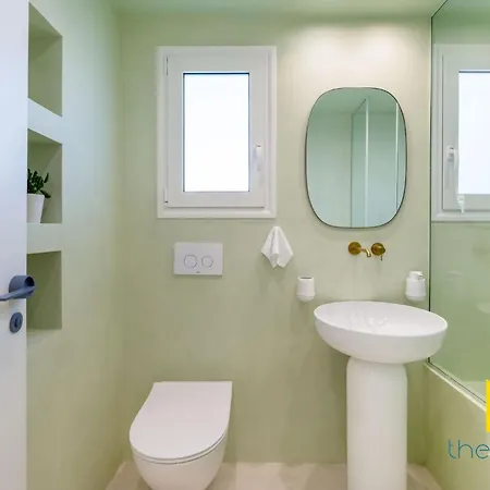 Nest: & Sea Views, Patio & Hottub Apartment *
